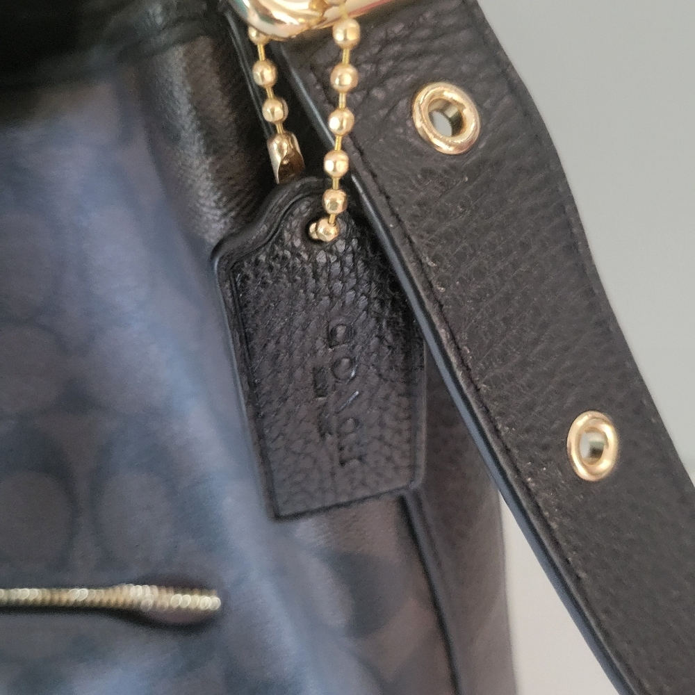 Large Coach signature duffle crossbody purse - Picture 5 of 13